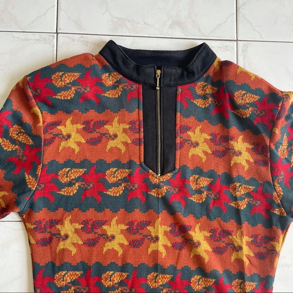 VERSACE vintage 1980’s sweater with padded shoulders and iconic pattern - Picture 10 of 12
